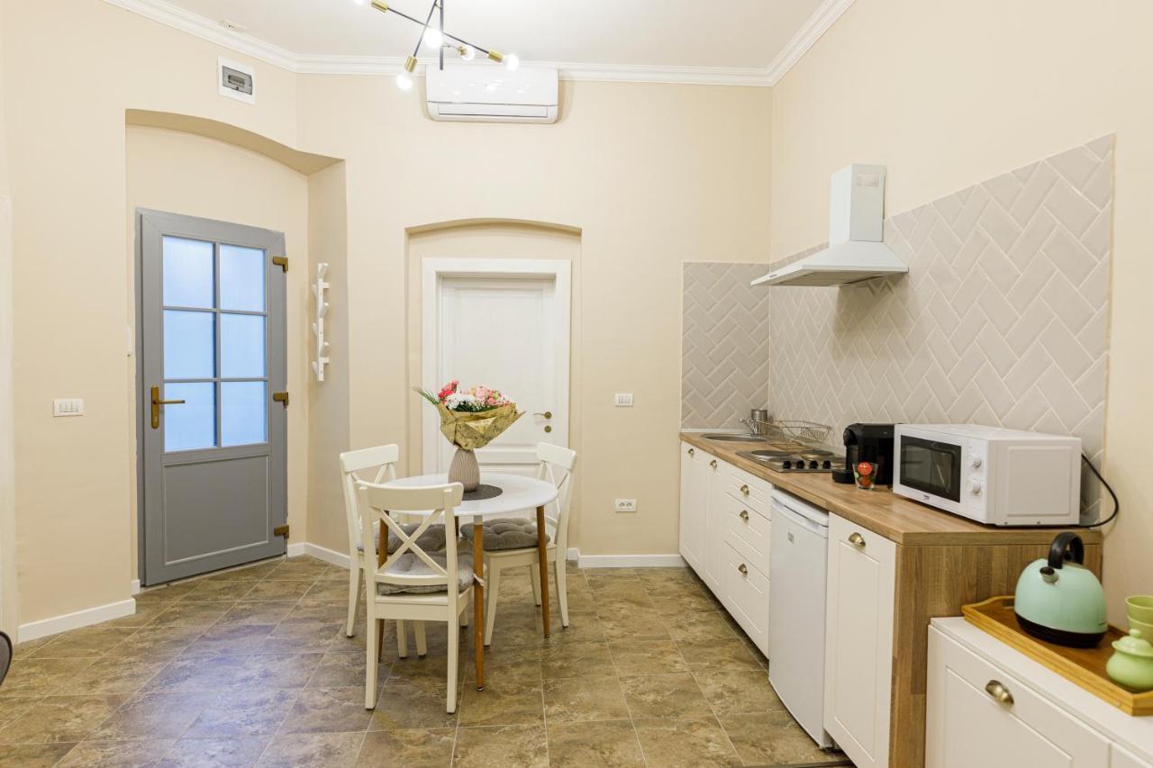 Beautiful Apartment In Heart Of Historical Center Τιμισοάρα Εξωτερικό φωτογραφία